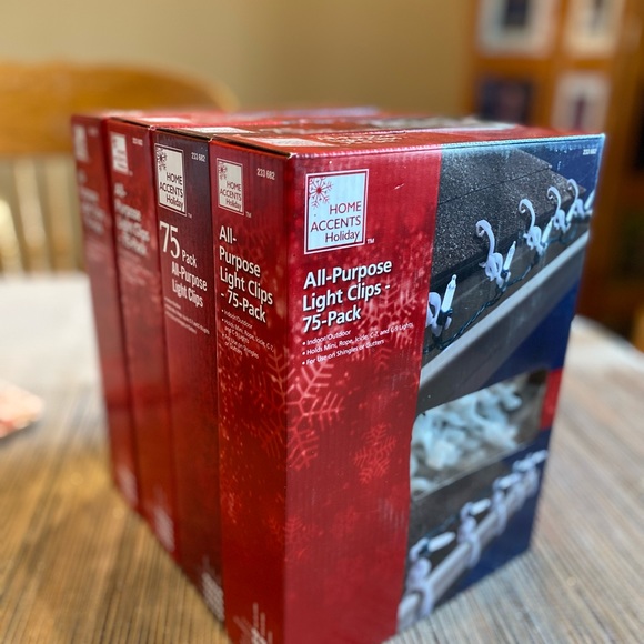 All-Purpose
Light. Clips
75-Pack
• Indoor/Outdoor
• For Use on Shingles/Gutters - Picture 6 of 6